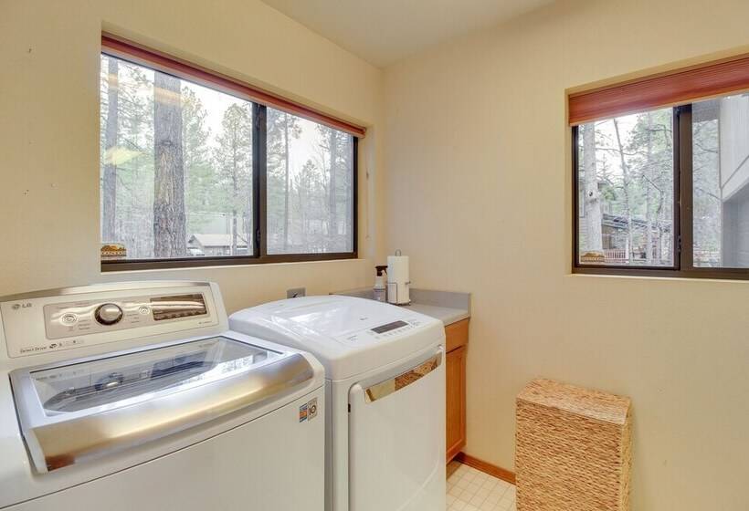 Spacious Pinetop Lakeside Home W/ Deck Near Golf