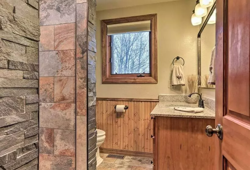 Spacious Wasilla Home  3 Mi To Downtown!