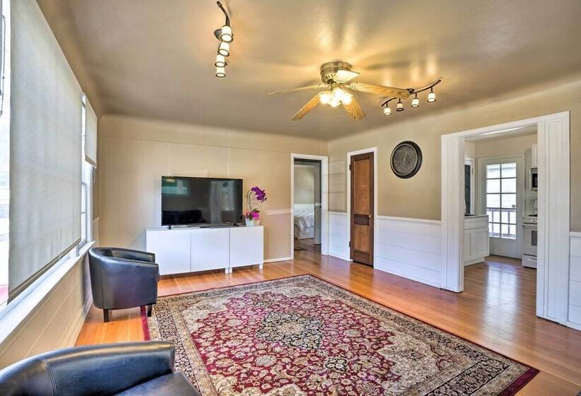 Sun Dappled Retreat: Walk To Restaurants!