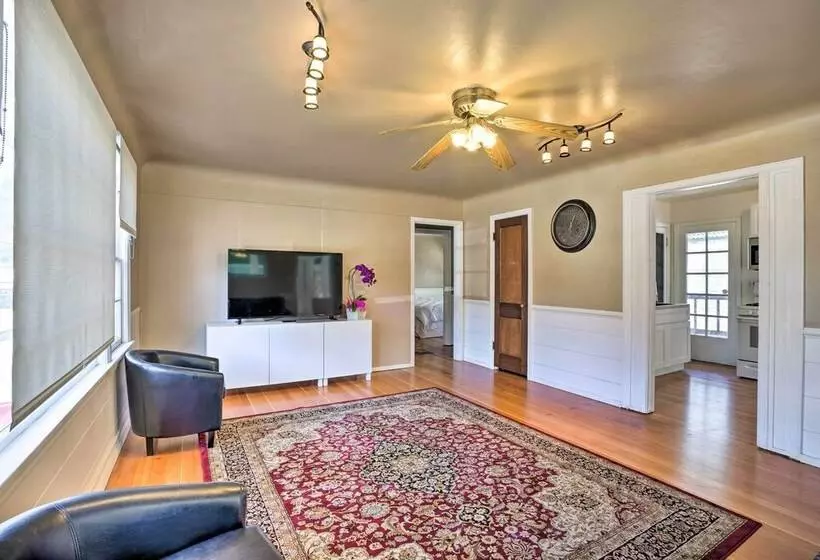 Sun Dappled Retreat: Walk To Restaurants!