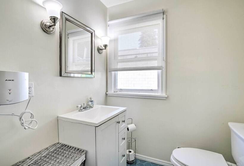 Sun Dappled Retreat: Walk To Restaurants!