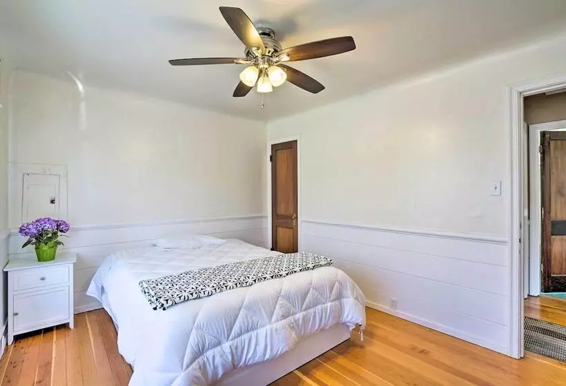 Sun Dappled Retreat: Walk To Restaurants!