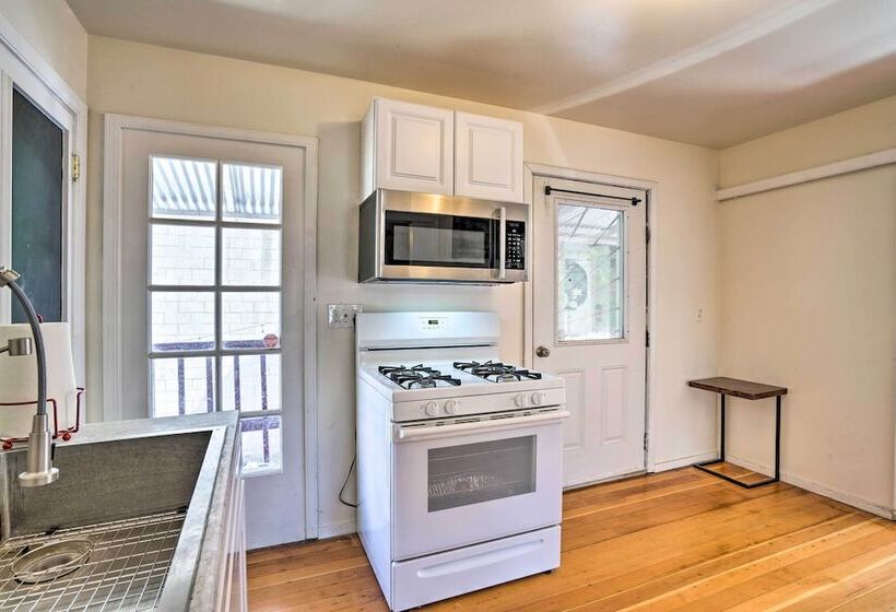 Sun Dappled Retreat: Walk To Restaurants!