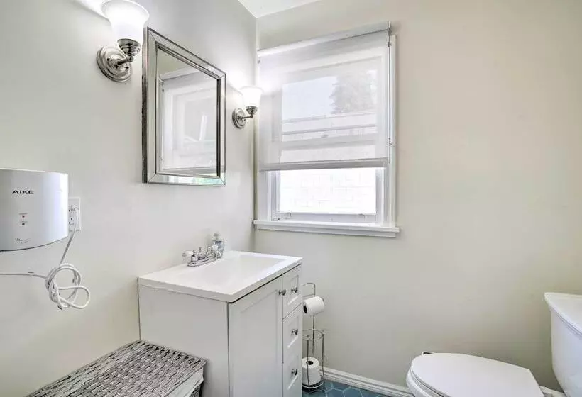 Sun Dappled Retreat: Walk To Restaurants!