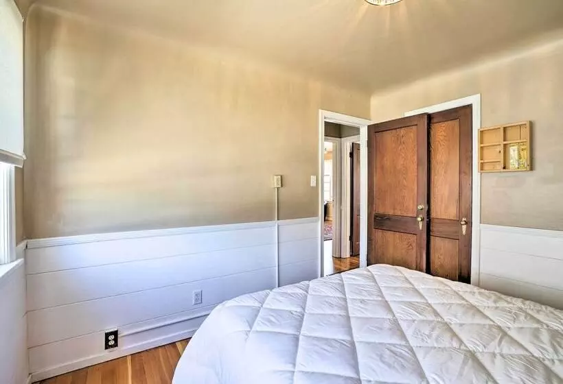 Sun Dappled Retreat: Walk To Restaurants!