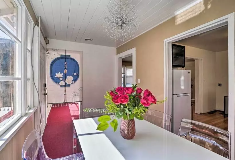 Sun Dappled Retreat: Walk To Restaurants!