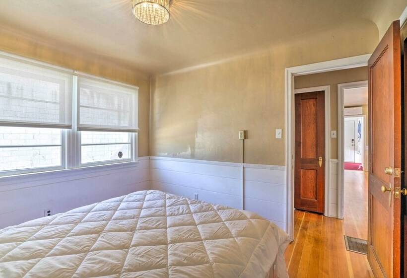 Sun Dappled Retreat: Walk To Restaurants!