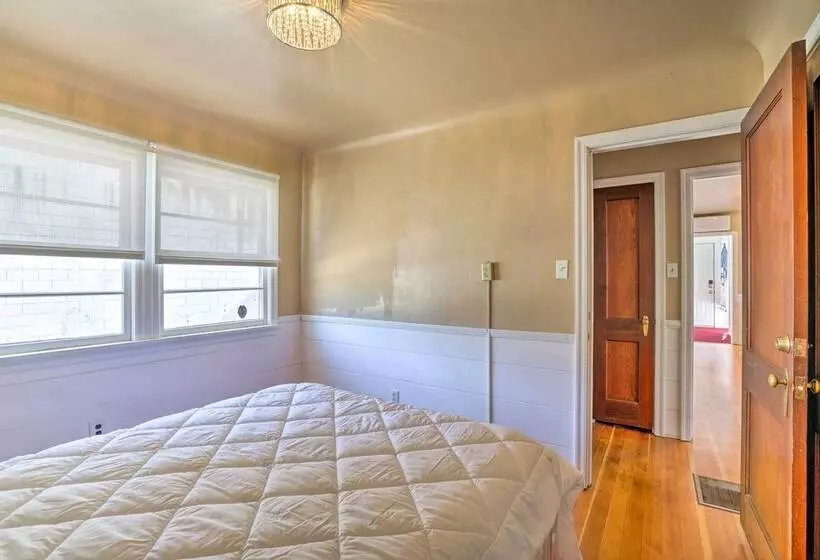 Sun Dappled Retreat: Walk To Restaurants!