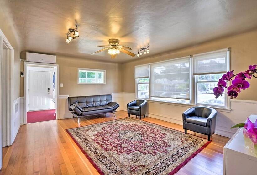 Sun Dappled Retreat: Walk To Restaurants!