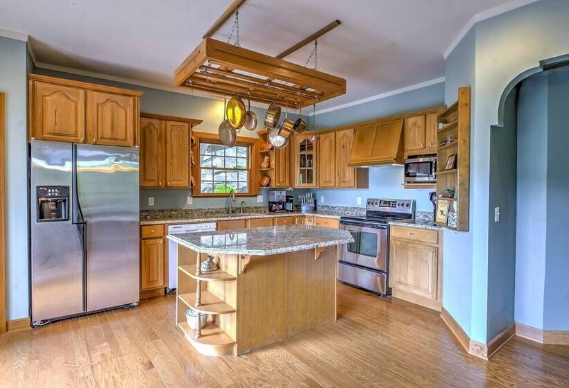 The Wow House    Sapphire Home W/ Deck & Views!