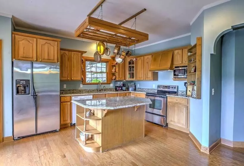 The Wow House    Sapphire Home W/ Deck & Views!