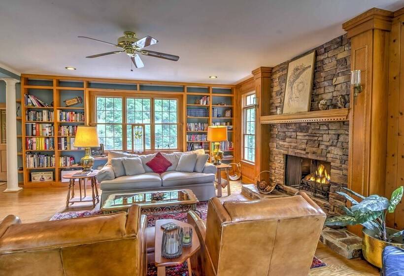 The Wow House    Sapphire Home W/ Deck & Views!