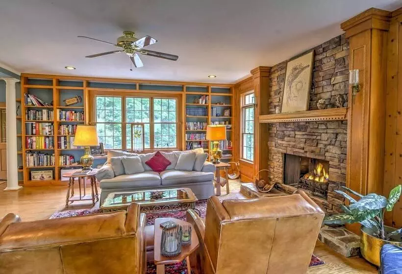 The Wow House    Sapphire Home W/ Deck & Views!