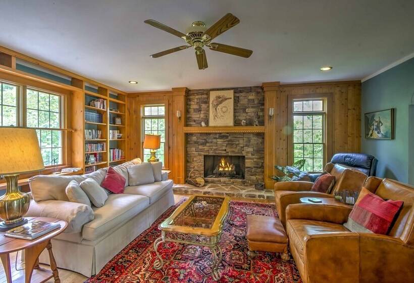 The Wow House    Sapphire Home W/ Deck & Views!