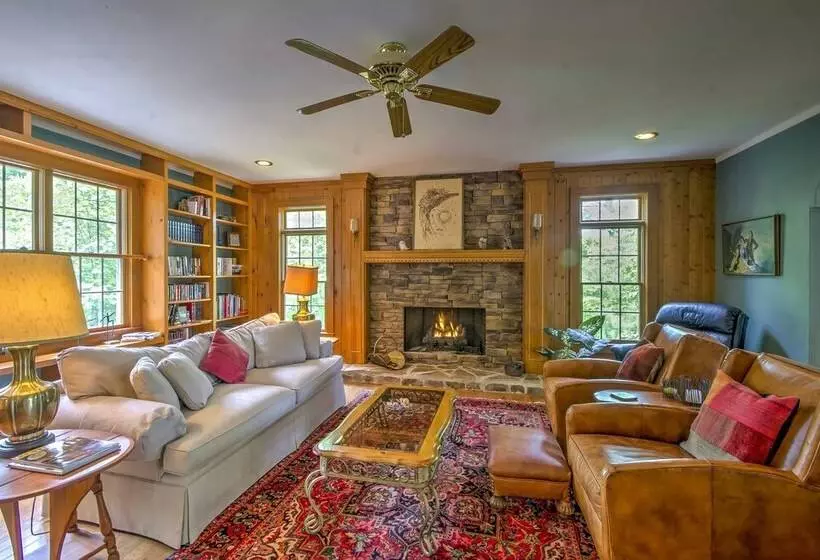 The Wow House    Sapphire Home W/ Deck & Views!