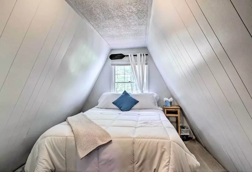 Discover Lakeside Bliss At Jackson Lake!