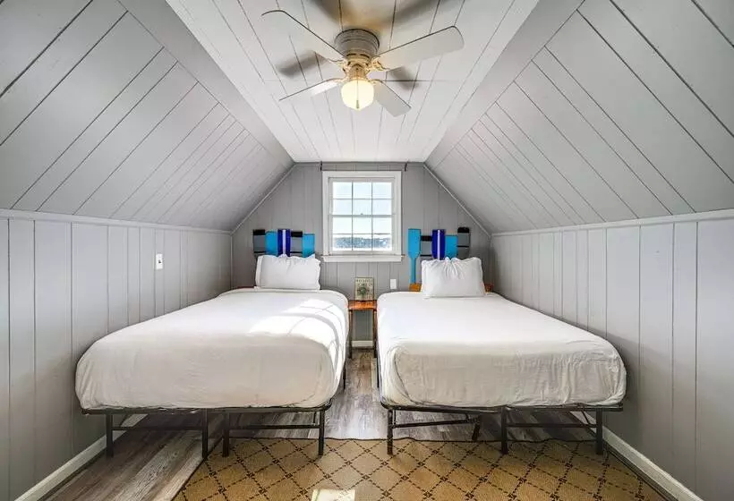 Discover Lakeside Bliss At Jackson Lake!