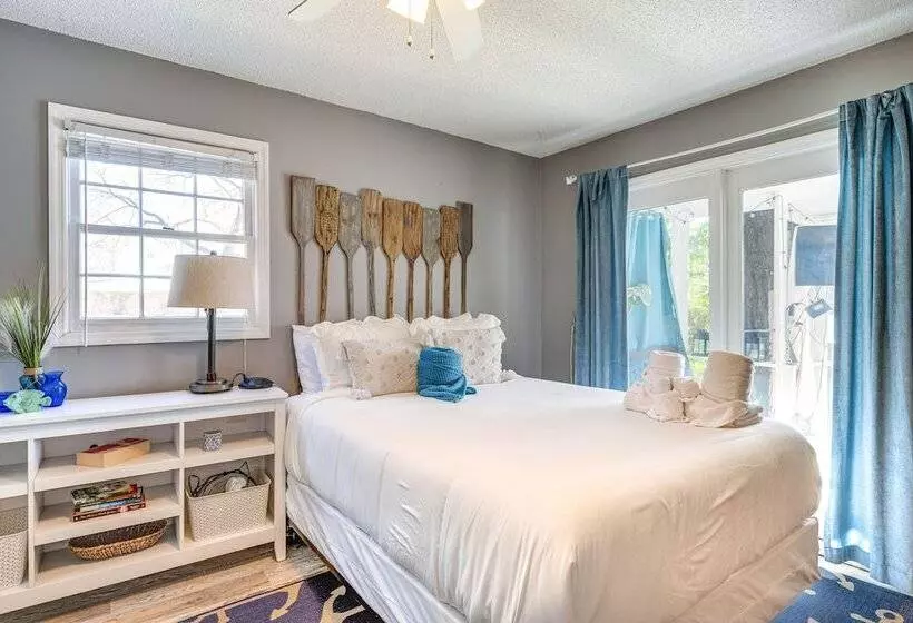 Discover Lakeside Bliss At Jackson Lake!