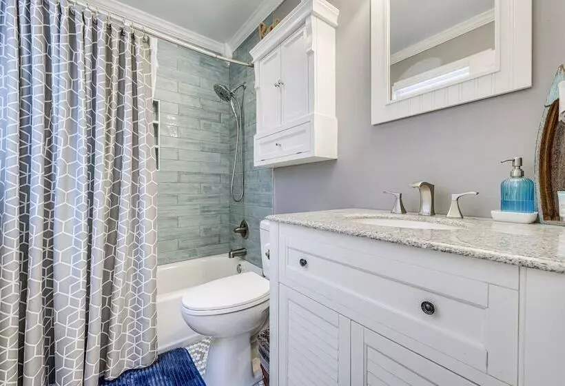 Discover Lakeside Bliss At Jackson Lake!