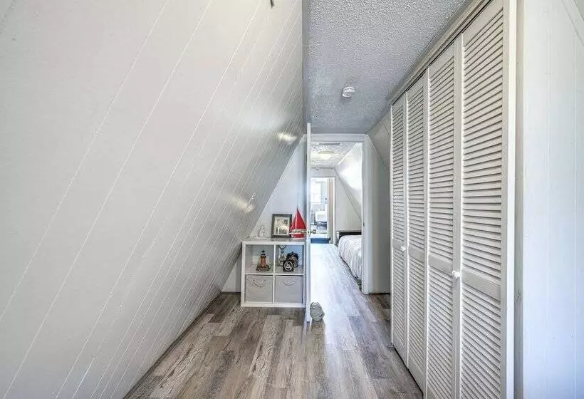 Discover Lakeside Bliss At Jackson Lake!