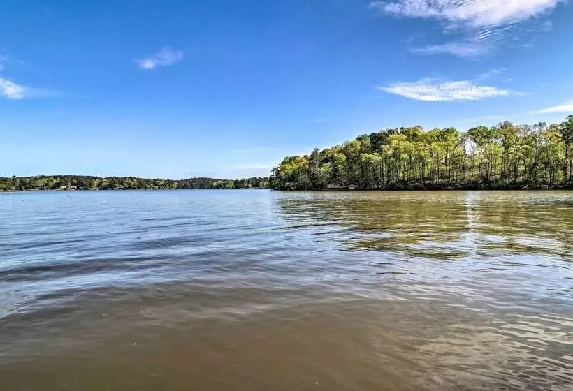 Discover Lakeside Bliss At Jackson Lake!