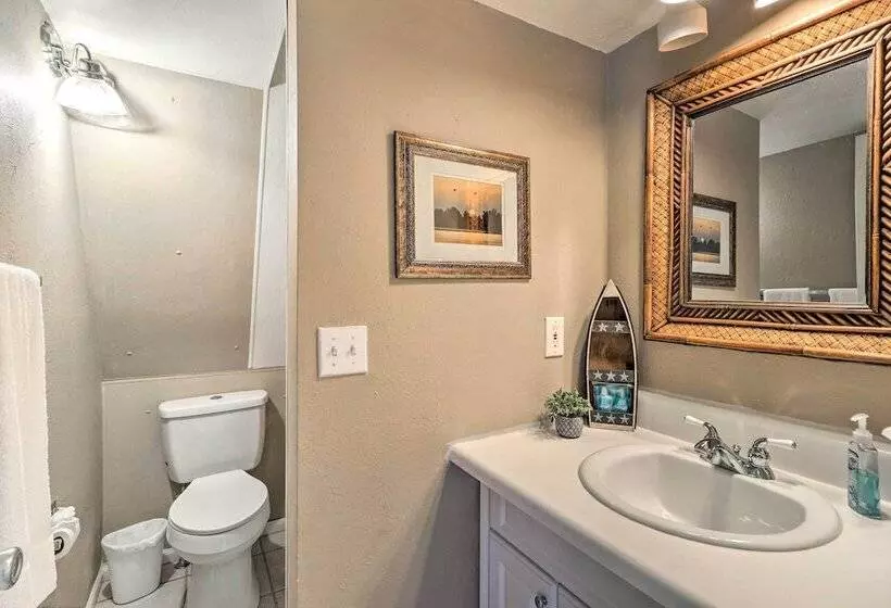 Discover Lakeside Bliss At Jackson Lake!