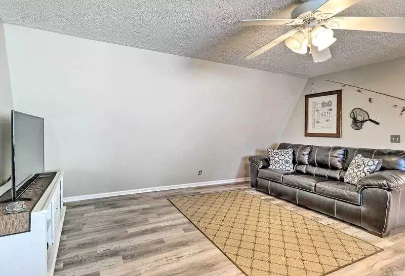 Discover Lakeside Bliss At Jackson Lake!