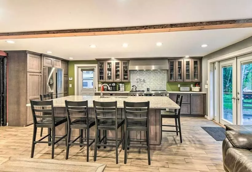 Waterfront Ashland Home ~ 2 Mi To Downtown!