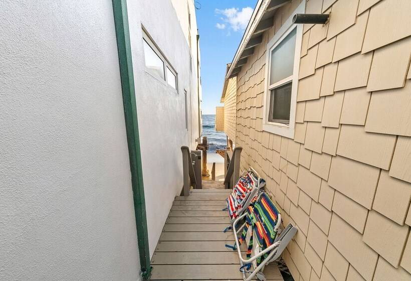 Beachfront Malibu House W/ Sauna & Ocean View Deck