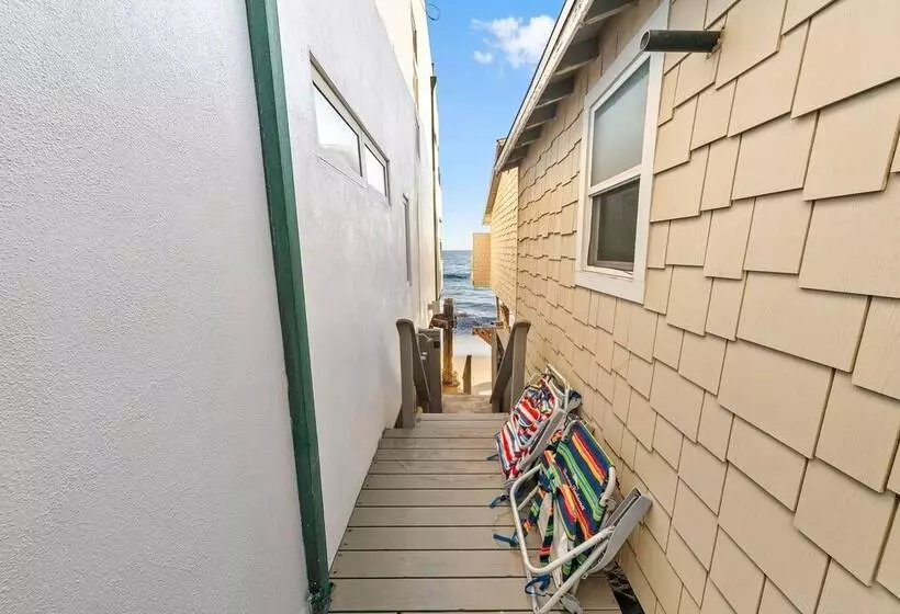 Beachfront Malibu House W/ Sauna & Ocean View Deck