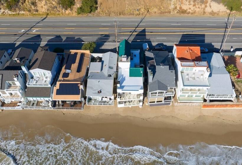 Beachfront Malibu House W/ Sauna & Ocean View Deck