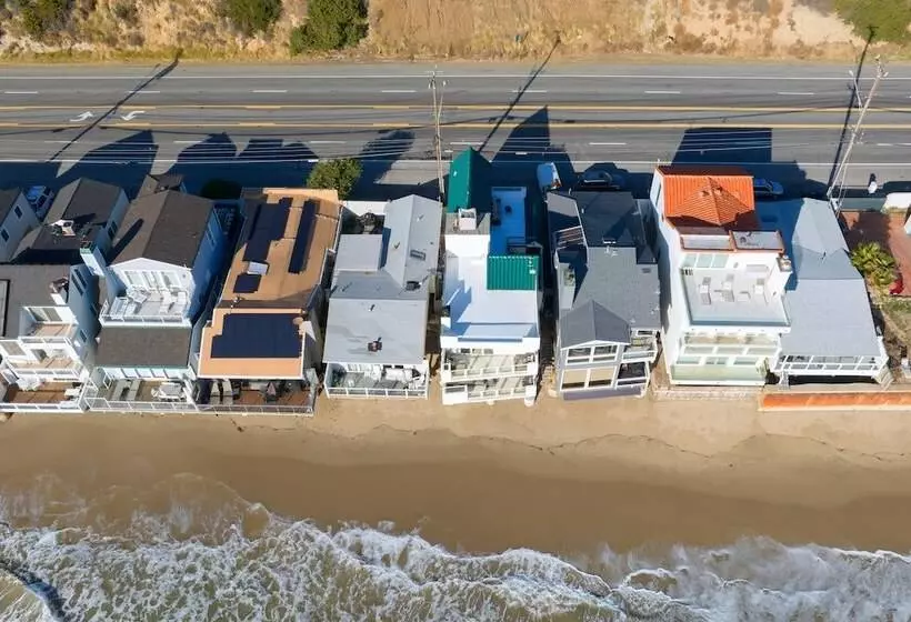 Beachfront Malibu House W/ Sauna & Ocean View Deck
