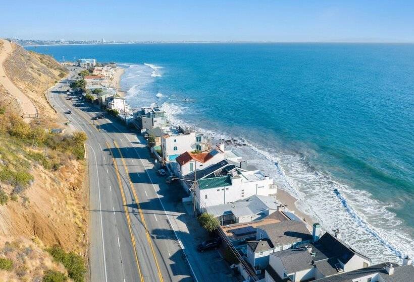Beachfront Malibu House W/ Sauna & Ocean View Deck