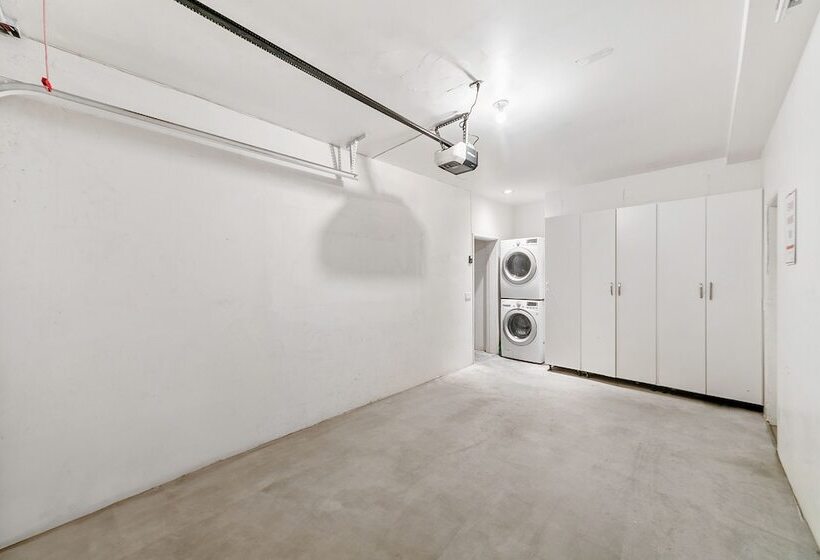 Beachfront Malibu House W/ Sauna & Ocean View Deck