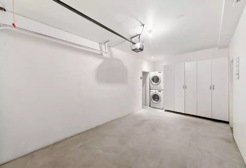 Beachfront Malibu House W/ Sauna & Ocean View Deck