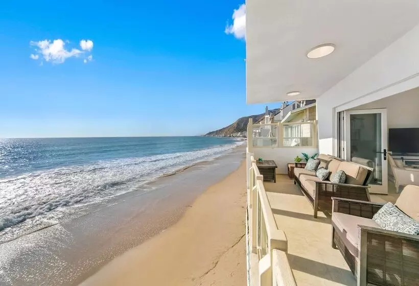 Beachfront Malibu House W/ Sauna & Ocean View Deck