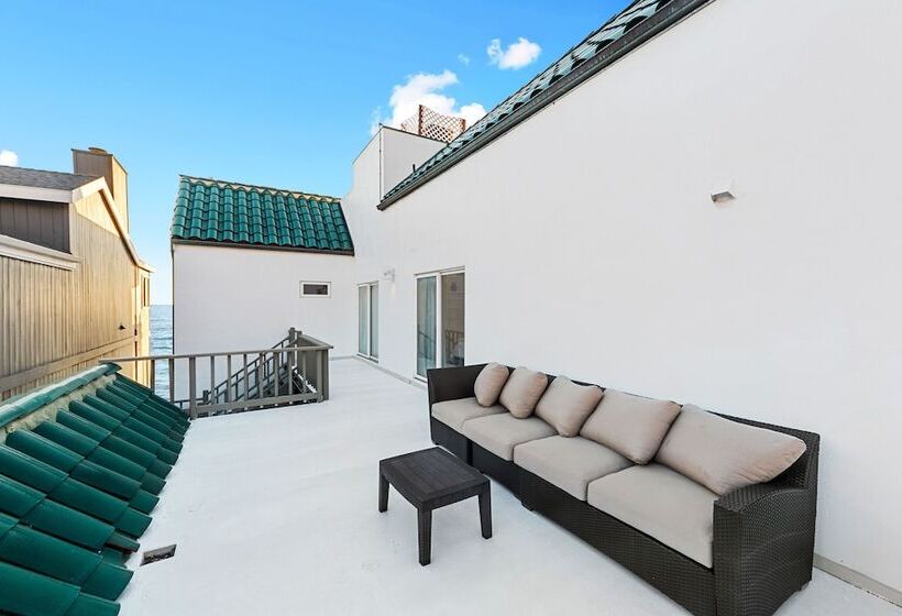 Beachfront Malibu House W/ Sauna & Ocean View Deck