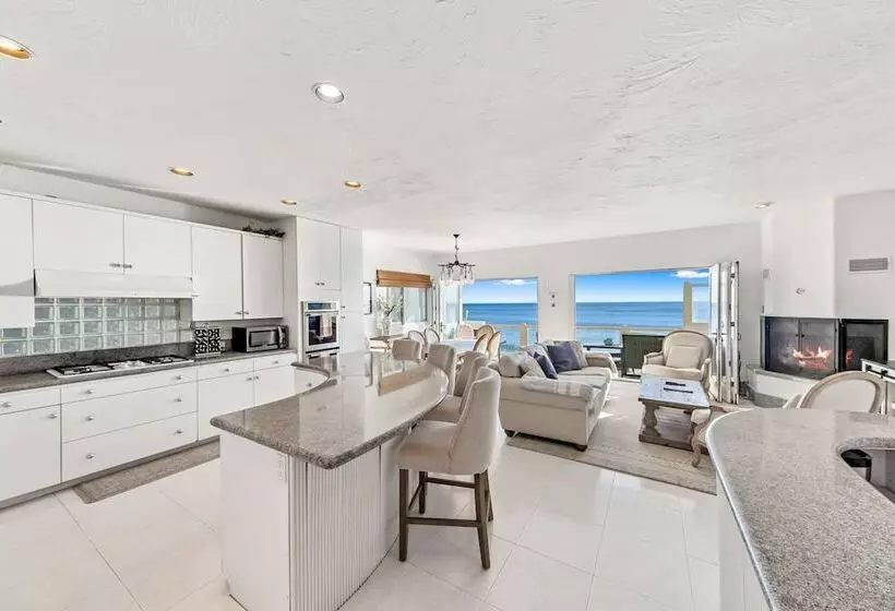 Beachfront Malibu House W/ Sauna & Ocean View Deck