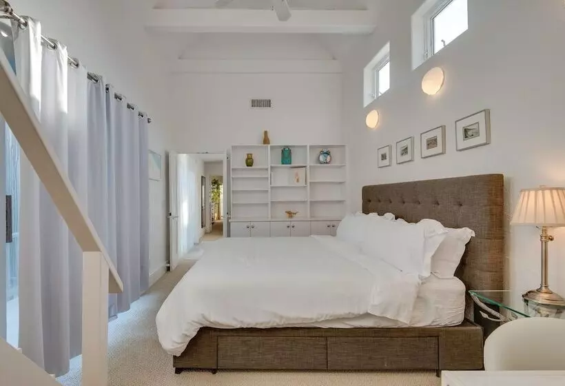 Beachfront Malibu House W/ Sauna & Ocean View Deck