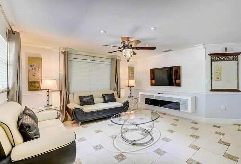 Breezy Naples Home With Private Outdoor Pool!