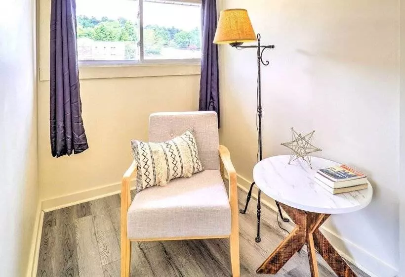 Bright Boone Home: Walk To Appalachian State!