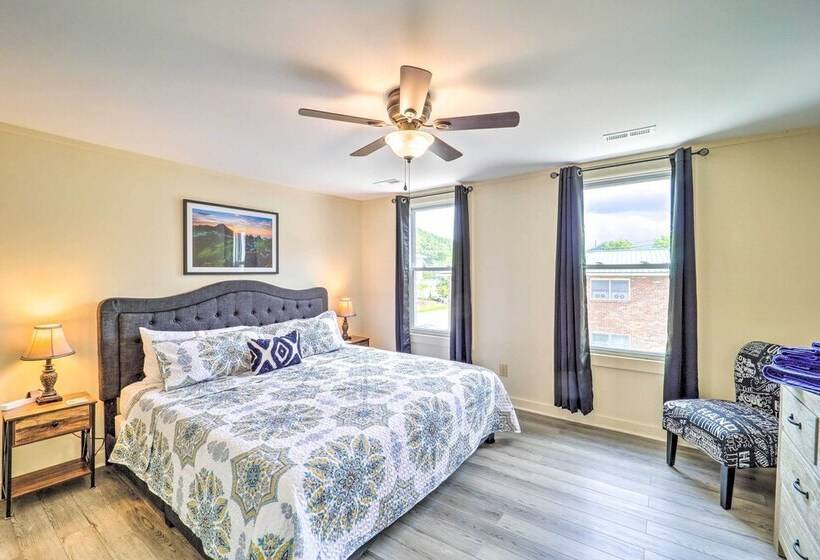 Bright Boone Home: Walk To Appalachian State!