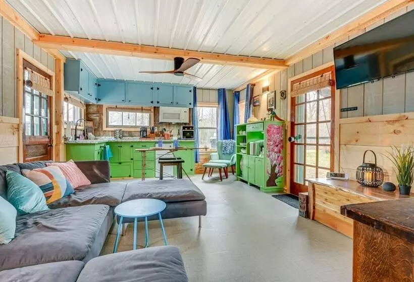 Bright Gladwin Cottage W/ Deck & Kayaks!