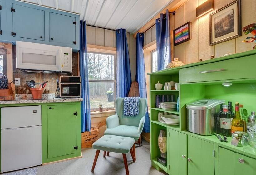 Bright Gladwin Cottage W/ Deck & Kayaks!