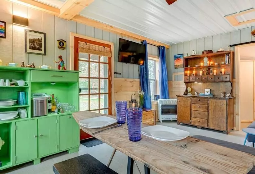 Bright Gladwin Cottage W/ Deck & Kayaks!