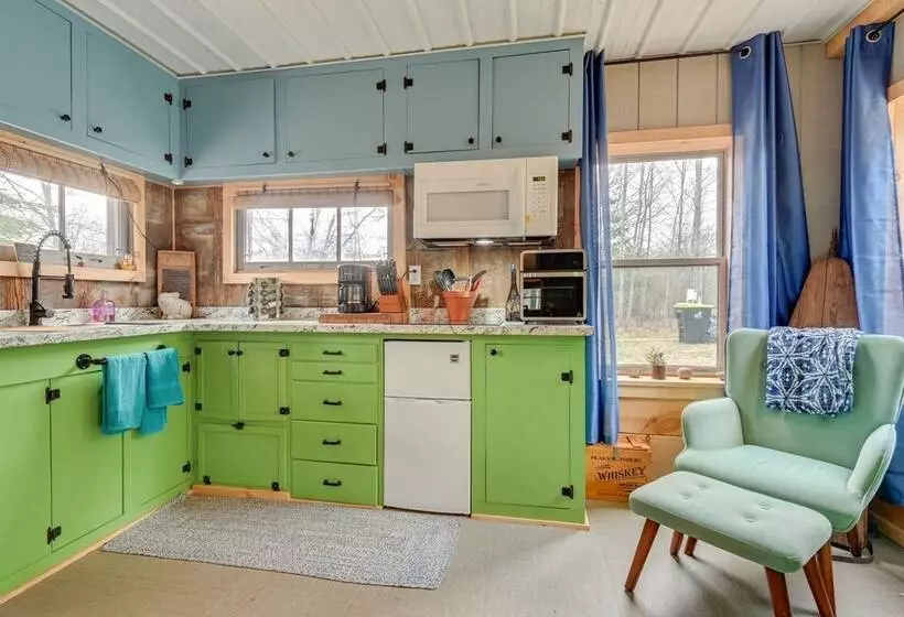 Bright Gladwin Cottage W/ Deck & Kayaks!