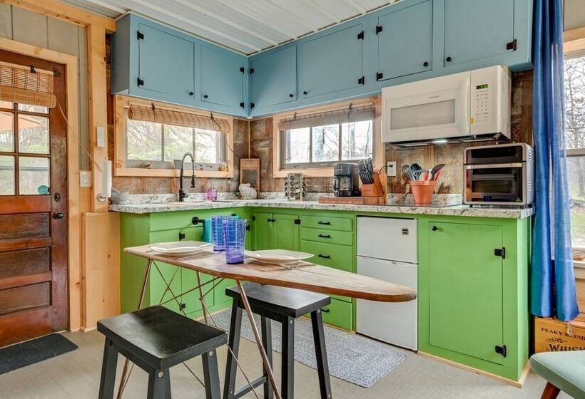 Bright Gladwin Cottage W/ Deck & Kayaks!