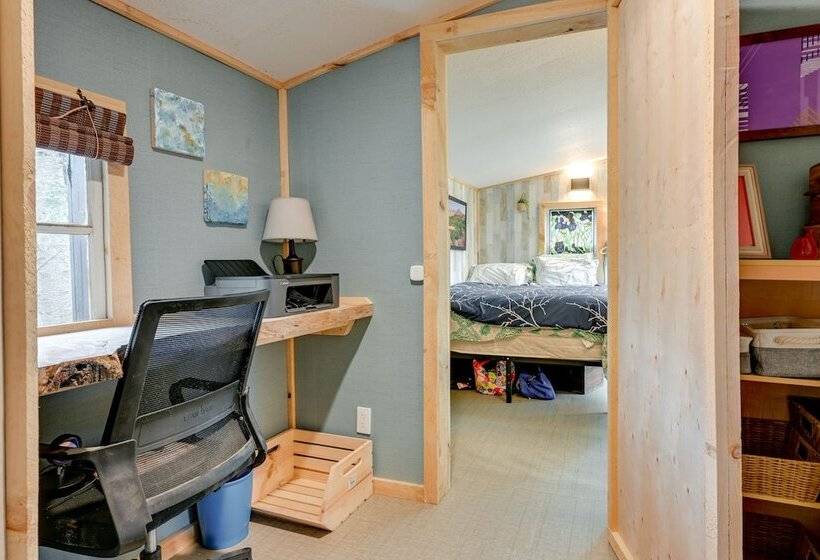 Bright Gladwin Cottage W/ Deck & Kayaks!