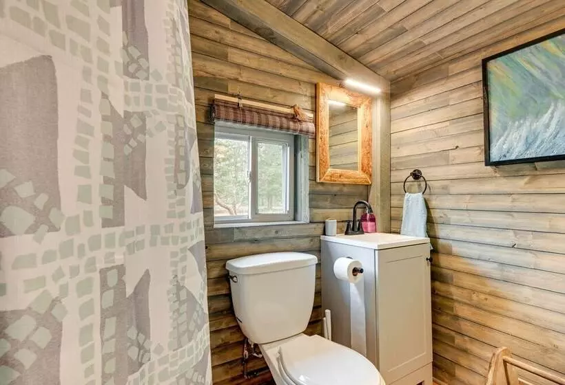 Bright Gladwin Cottage W/ Deck & Kayaks!