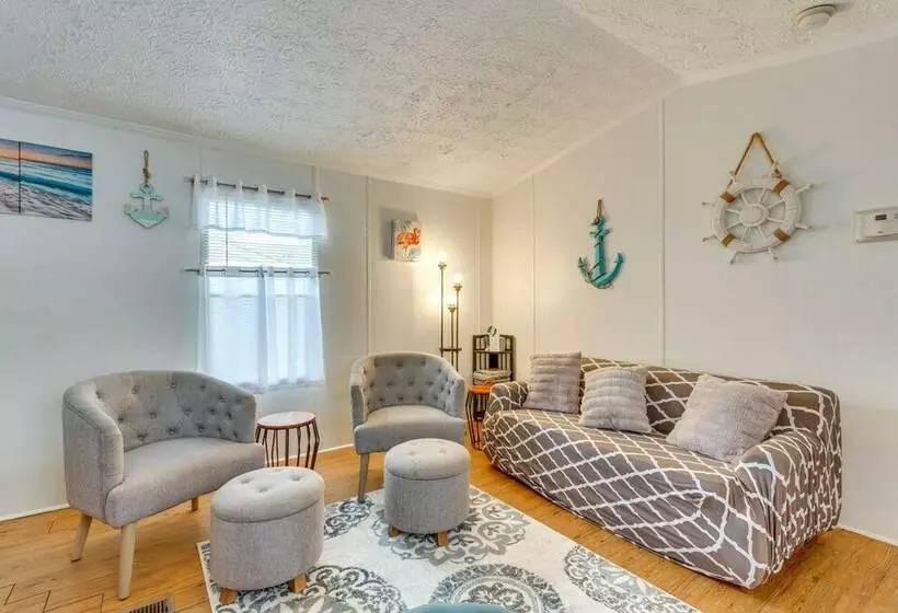 Bright Pensacola Home W/ Backyard   Pets Welcome!